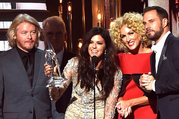 Girlfriend Of the Year Trophy Best Of ‘girl Crush’ Snags song Of the Year at 2015 Cma Awards