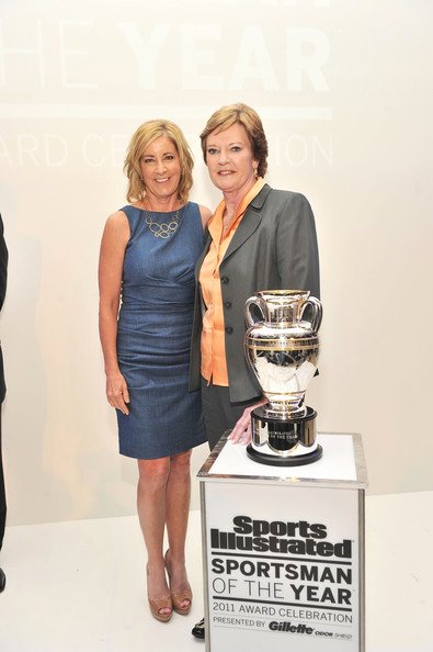 Girlfriend Of the Year Trophy New Pat Summitt S S 2011 Sports Illustrated